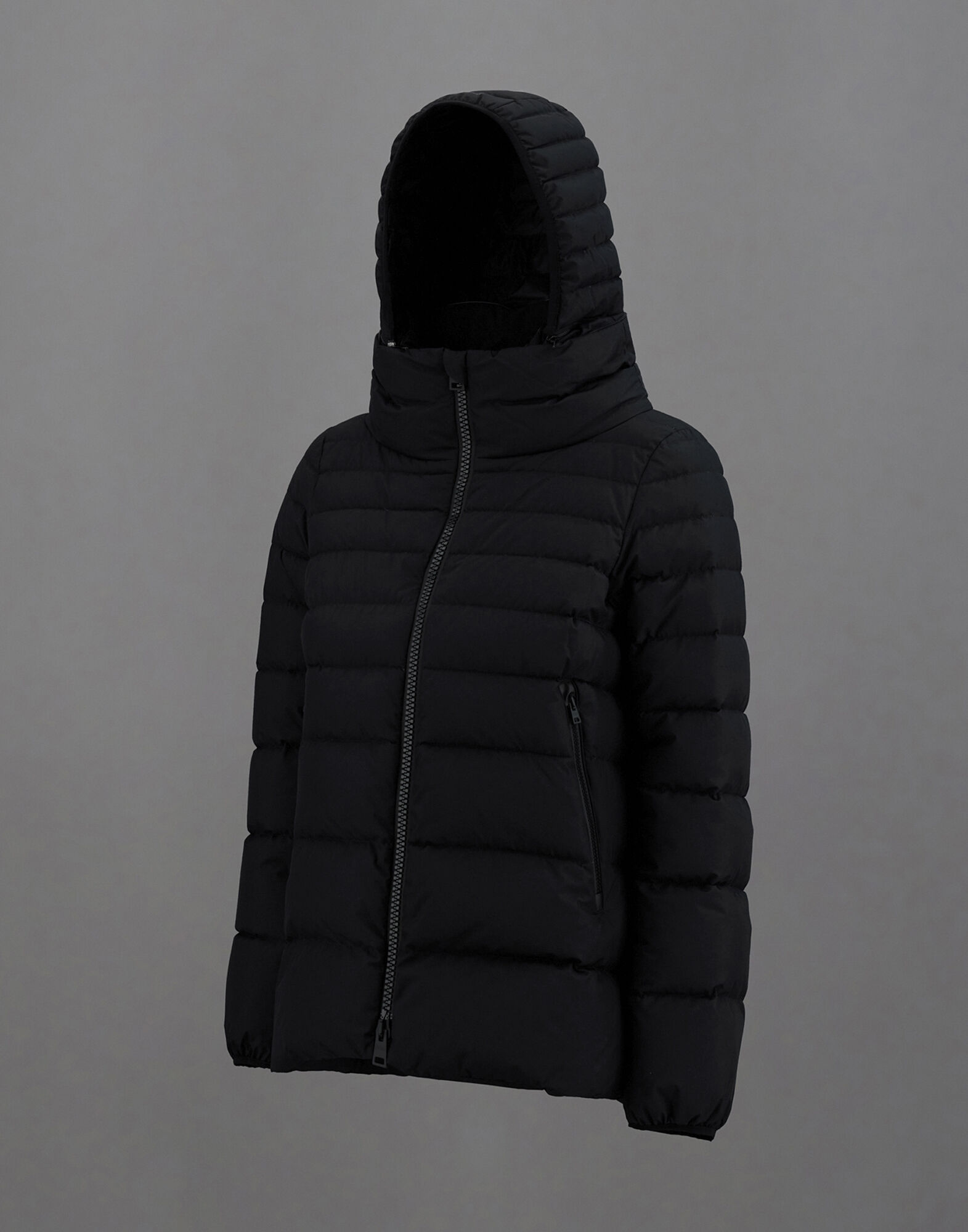 レディース ラミナー ゴア-テックス ウィンドストッパーAシェイプ ブラック | Herno® (ヘルノ)