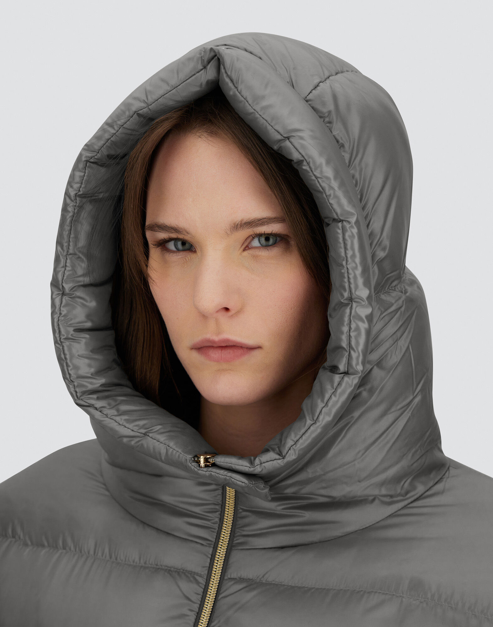 レディース PARKA IN NYLON ULTRALIGHT グレー | Herno® (ヘルノ)