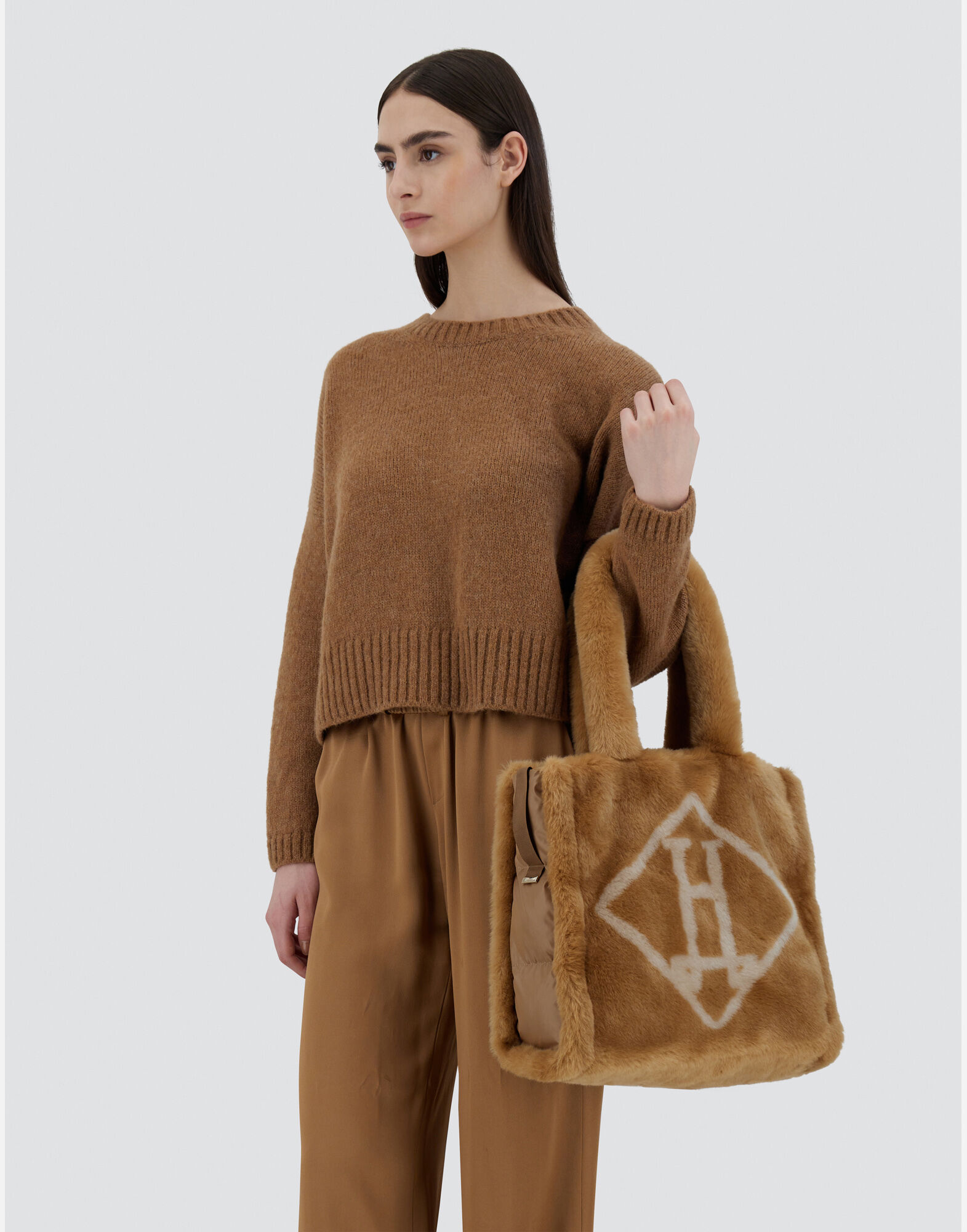 2色●ヘルノロゴ●HERNO●ふわふわエコファートートバッグ レディース ソフトフェイクファー バッグ キャメル | Herno