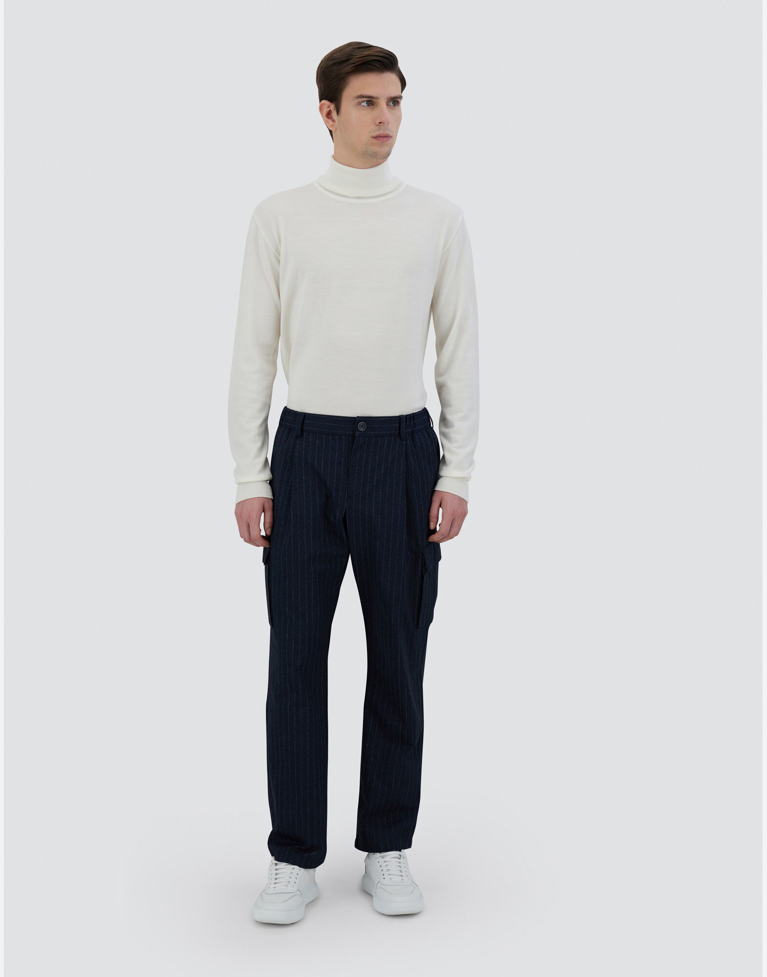 国内配送【HERNO】ピンストライプ テーパード パンツ PT000061U12649_9200_1.jpg?sw=