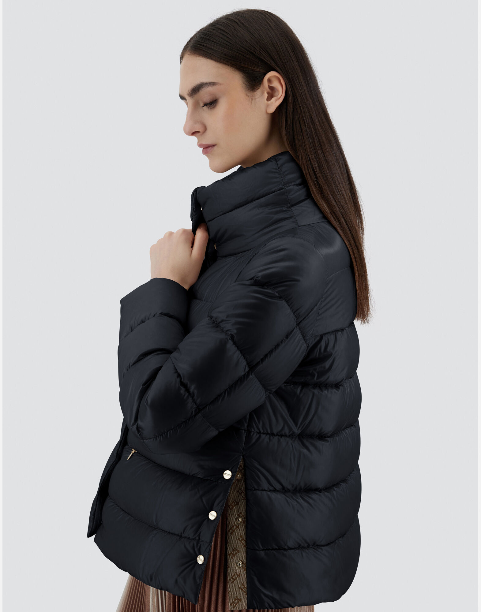 09231008 Herno ケープ ブラック ナイロンウルトラライト 09231008様 専用 Herno ケープ ブラック ナイロンウルトラライト